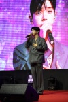 [포토뉴스] 가수 현우, 따뜻한 동행페스티벌 공연서 '너를 생각해' 열창