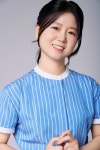 폼엔터테인먼트 이소영·자서현, 블루톤 마린룩으로 룩북 데뷔