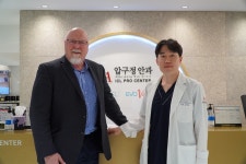 Tracey Technologies 대표단 압구정안과의원 방문…아이트레이스 임상 데이터 교류