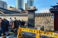 시장판속에 둘러쌓여 홀대받는 대한민국 보물 문화재 동묘