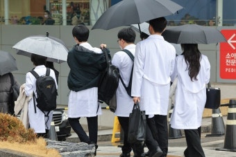 전공의 집단 사직에 시민사회, 중단 촉구···공정위 고발도 추진