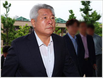 김홍일 자진사퇴 