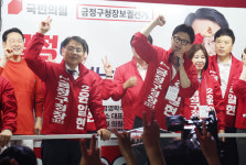 한동훈, 명태균·김여사 카톡 공개에...김여사 라인 정리.김여사 외부활동 중단 거듭 촉구 시사