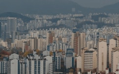 서울 아파트 매매가격 오름세 41주만에 멈췄다…전국 하락세 지속