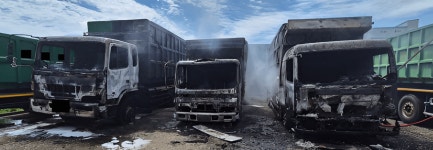 한낮의 불길, 당진 차고지 덮쳐... 화물차 4대 잿더미