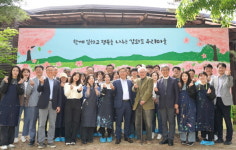 풀무원, 강화도 우리마을서 벽화 그리기 등 사회공헌활동