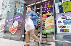 반값에 1+1까지...편의점들 고유가 지원금 맞춰 할인경쟁