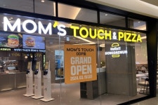 맘스터치, 관광 랜드마크 DDP·여의나루역에 대형 매장 오픈