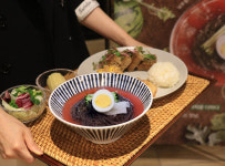 CJ프레시웨이, 급식장서 충남 농특산물 활용 맛남상생 실시...첫 메뉴는 부여 수박막국수