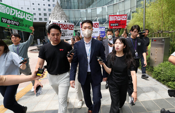 이준석 대표, 특검 압수수색에 과잉수사 비판하며 논란 확산