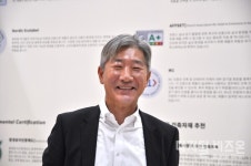 [내가만난e사람]  27년의 바닥재 장인 신명마루 권혁태 대표