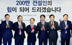 “물심양면으로 아낌없이 지원”… 건설업계에 손 내민 정부