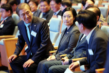 ‘건설 챙기기 나선’ 한성숙 총리… 3기 신도시·기념식 잇단 행보