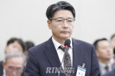[포토] 국감 참석한 임봉호 SK텔레콤 커스터머 사업부장