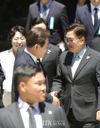[포토] 오찬 마치고 이동하는 이재명 대통령