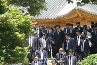 [포토] 오찬 마치고 이동하는 이재명 대통령