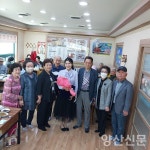 노인 공경해주어 고맙소…덕계동, 어르신들께 감사패 받아