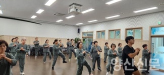 웅상종합사회복지관, 경남대학교와 연계 지역주민 맞춤운동과 해수입욕 프로그램 진행