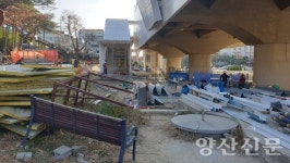 내년 복원사업 추진 황산새미, 공사 현장에 방치