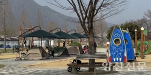 황산공원 놀이터 점령 텐트족…시민 불편 가중 눈살