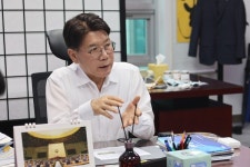 [인터뷰] 이재관 국회의원(더불어민주당) 에너지고속도로로 정면 돌파