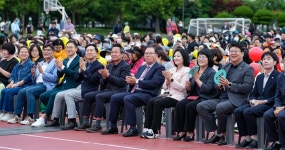 종합운동장 가득 채운 팬들 열기에 시민들도 흥겨운 한마당