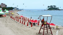 울산 울주군 진하해수욕장 본격 피서객 맞이