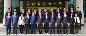 의원 72명 초대형 광역의회로 출범 6대부터 22명으로 정착