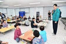 울주군 무더위쉼터 어르신 안부 살피고 냉방기기 점검