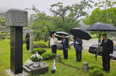 1930년대 애국인재 양성 故 김말복 지사 묘소 참배