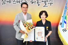 이순걸 울산 울주군수, 양성평등 공로 포상 이손의료재단 이사장과 환담