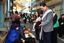 울산 울주군 덕신1·2차시장서 설맞이 장보기