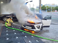 울산 북구 염포로서 주행 중 SUV차량 화재