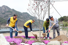 철도공단,  영동 금강모치마을서 봉사활동