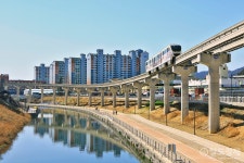 [열차한컷] 팔거천따라 흐르듯 달리는 대구모노레일