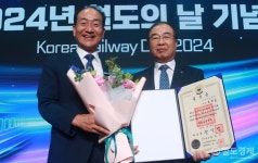 [철도의날 인터뷰] 송재호 신우이엔지 회장 철도신호 50년 한우물...해외시장서 답 찾아야