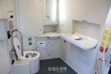 스페이스프로, 슬라이딩도어부터 우즈벡 수출 고속車 화장실까지 [부산철도산업전]