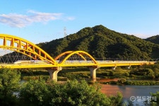 (주)산천에이엠비 | 황금빛 가을 향해 달리는 KTX 산천 [열차한컷]