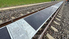 철도 선로에 카펫형 태양광 패널 깐다…규제샌드박스 승인