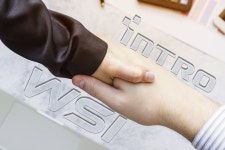 의료기기 유통 WSI, 인트로바이오파마 삼켰다