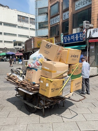 [백세인생] 폐지 수집 노인 전국 4.2만명…한 달 일해 16만원 번다