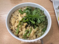 [안 기자의 1人1食] 중독성 있는 얼큰함 도깨비우동 종로점