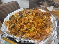 [안 기자의 1人1食] 정겨운 인심 물씬, 서울 중앙시장 기호네곱창