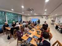 [디지털 소외의 늪①] 키오스크 앞에서 위축 되는 노인들