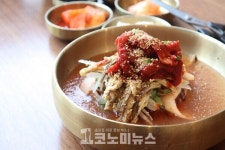 [안 기자의 1人1食] 더위 한 방에 날린 교동면옥 육전냉면