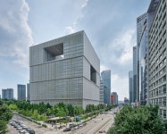 아모레광복특약점 | 광복둥이 ‘아모레퍼시픽’, 화장품 춘추전국시대 에서도 ‘본질’에 집중하다