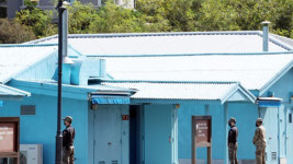 N. Korean soldiers in Panmunjom Joint Security Area reportedly carrying sidearms