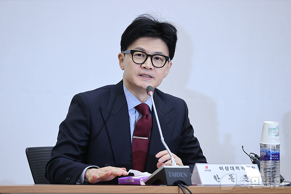 국민의힘 새 대표 한동훈, 결선 없이 확정…폭풍 변화 약속
