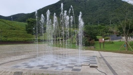 화순군, 동구리 호수 공원 시원한 바닥 분수 가동