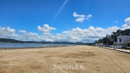 함평군 돌머리 해수욕장, 건강 맨발걷기 명소로 뜬다